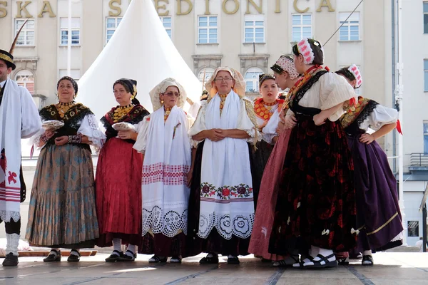 Members of folk group Kolo from Donja Bebrina, Croatia  during the 50th International Folklore Festival in Zagreb — Stock Photo, Image