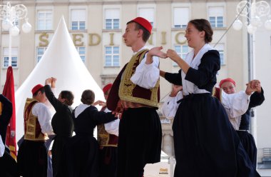 Osojnik, Hırvatistan Zagreb 50 Uluslararası Folklor Festivali sırasında halk grubu üyeleri