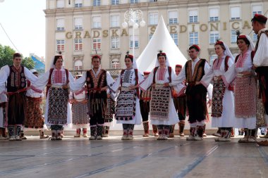 Vrlika, Hırvatistan Zagreb 50 Uluslararası Folklor Festivali sırasında halk grubu üyeleri