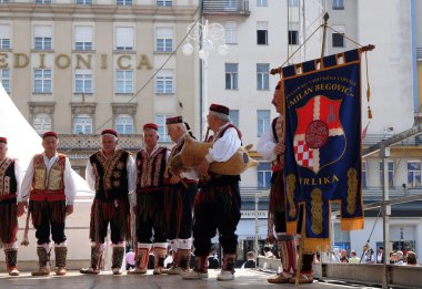 Vrlika, Hırvatistan Zagreb 50 Uluslararası Folklor Festivali sırasında halk grubu üyeleri