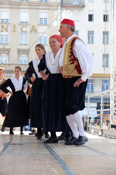 Members of folk group from Osojnik, Croatia  during the 50th International Folklore Festival in Zagreb — Stock Photo, Image