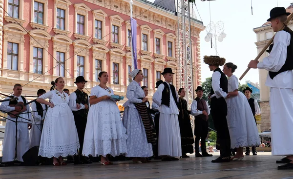 Members of folk group from Tavankut, Serbia  during the 50th International Folklore Festival in Zagreb — Stock Photo, Image