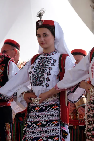 Mitglieder der Folkloregruppe aus Vrlika, Kroatien während des 50. Internationalen Folklorefestivals in Zagreb — Stockfoto