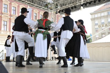 Grup üyeleri halk seljacka sloga donja dubrava, Hırvatistan Zagreb 48 Uluslararası Folklor Festivali sırasında gelen