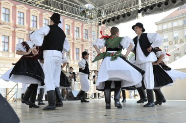 Grup üyeleri halk seljacka sloga donja dubrava, Hırvatistan Zagreb 48 Uluslararası Folklor Festivali sırasında gelen