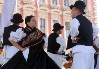 Grup üyeleri halk seljacka sloga donja dubrava, Hırvatistan Zagreb 48 Uluslararası Folklor Festivali sırasında gelen