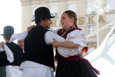 Grup üyeleri halk seljacka sloga donja dubrava, Hırvatistan Zagreb 48 Uluslararası Folklor Festivali sırasında gelen