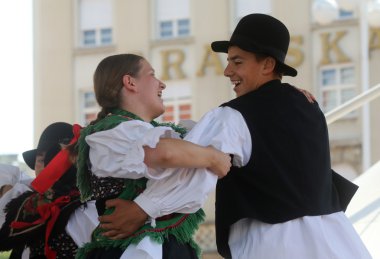 Grup üyeleri halk seljacka sloga donja dubrava, Hırvatistan Zagreb 48 Uluslararası Folklor Festivali sırasında gelen