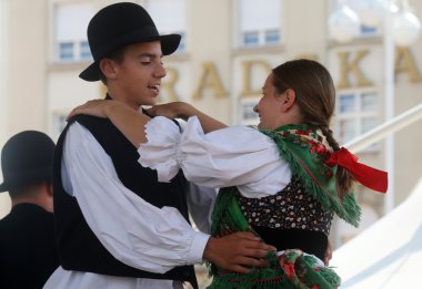 Grup üyeleri halk seljacka sloga donja dubrava, Hırvatistan Zagreb 48 Uluslararası Folklor Festivali sırasında gelen