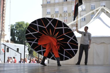 Zagreb 48 Uluslararası Folklor Festivali sırasında Mısır'dan halk grupları Mısır Millî folklor topluluğu üyeleri