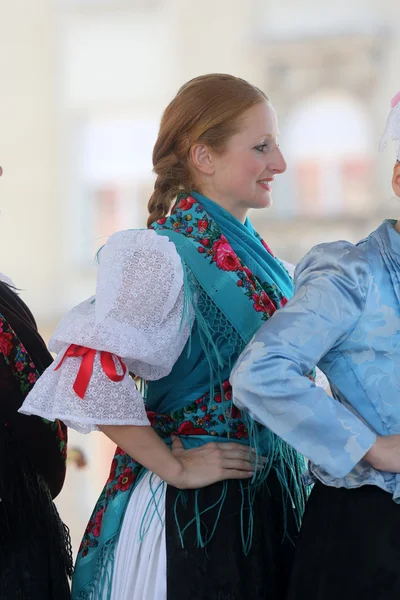 Miembros de los grupos populares Veseli Medimurci de Croacia durante el 48º Festival Internacional de Folclore en Zagreb —  Fotos de Stock