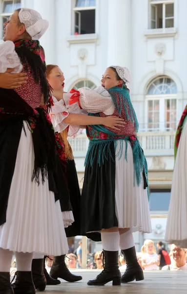 Members of folk groups Veseli Medimurci from Croatia during the 48th International Folklore Festival in Zagreb — Stock Photo, Image