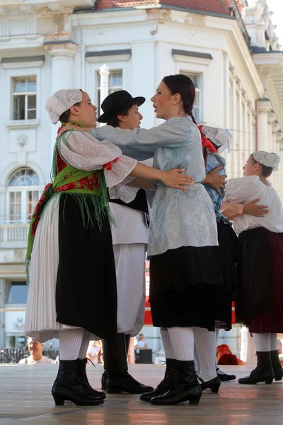 Členové folklorních souborů veselí medimurci z Chorvatska během 48 Mezinárodní folklórní festival v Záhřebu — Stock fotografie