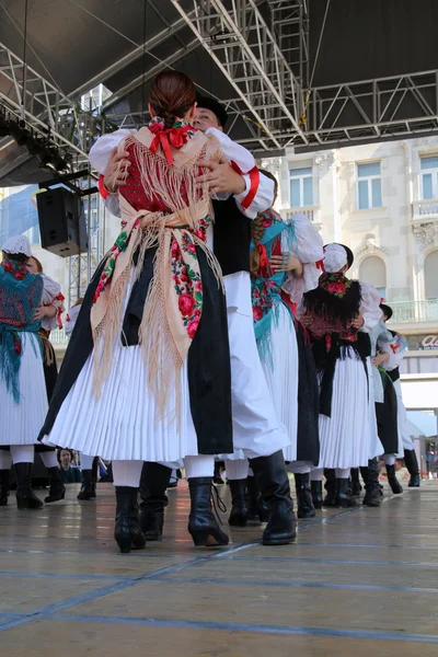 Leden van folk groepen veseli medimurci uit Kroatië tijdens de 48ste internationale folklore festival in zagreb — Stockfoto