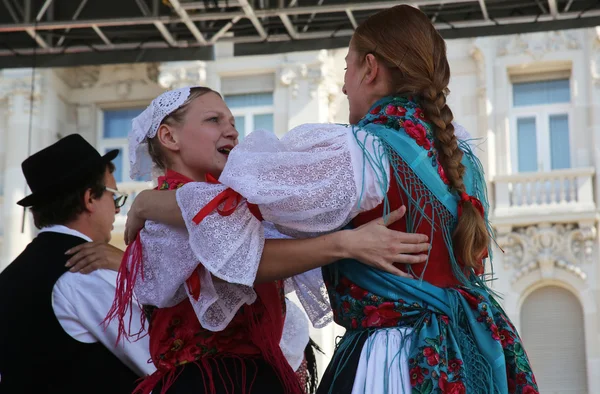 Členové folklorních souborů veselí medimurci z Chorvatska během 48 Mezinárodní folklórní festival v Záhřebu — Stock fotografie