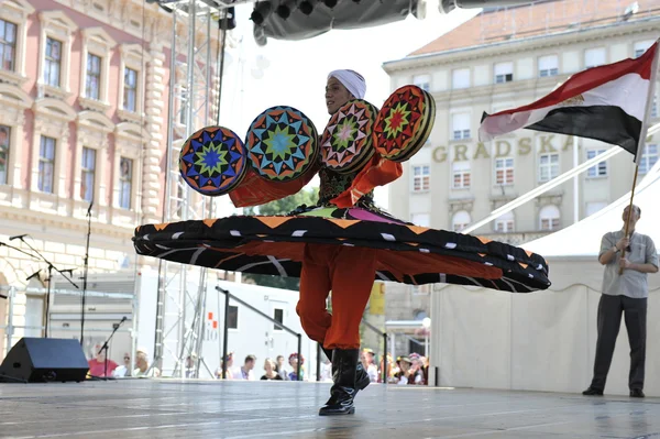 Mitglieder der Folkloregruppen ägyptische nationale Folkloregruppe aus Ägypten während des 48. Internationalen Folklorefestivals in Zagreb — Stockfoto