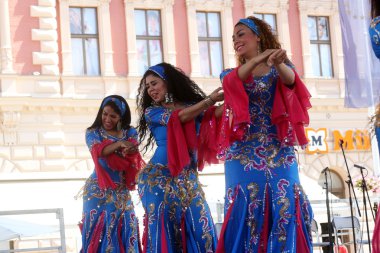 Zagreb 48 Uluslararası Folklor Festivali sırasında Mısır'dan halk grupları Mısır Millî folklor topluluğu üyeleri