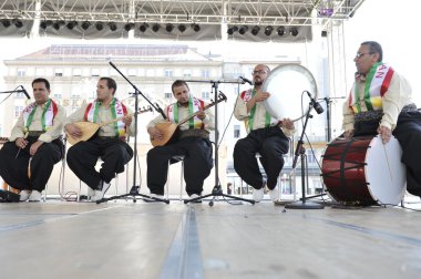 Grup üyeleri halk payiz Süleymaniye, Kürdistan, Irak'a 48 Uluslararası Folklor Festivali, zagreb