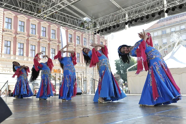 Medlemmer av folkegrupper Egypts nasjonalfolklore Troupe fra Egypt under den 48. internasjonale Folklore-festivalen i Zagreb – stockfoto