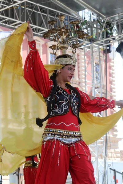 Члены народных групп Египетской национальной фольклорной труппы из Египта во время 48-го Международного фольклорного фестиваля в Загребе — стоковое фото