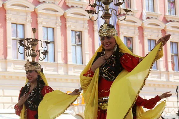 Medlemmer av folkegrupper Egypts nasjonalfolklore Troupe fra Egypt under den 48. internasjonale Folklore-festivalen i Zagreb – stockfoto