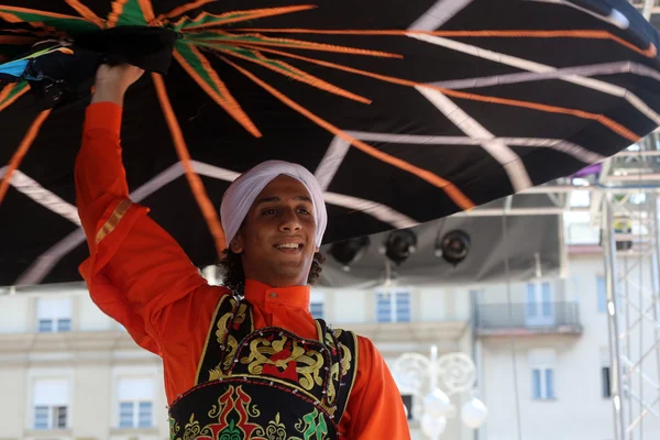 Members of folk groups Egyptian National Folklore Troupe from Egypt during the 48th International Folklore Festival in Zagreb — Stock Photo, Image