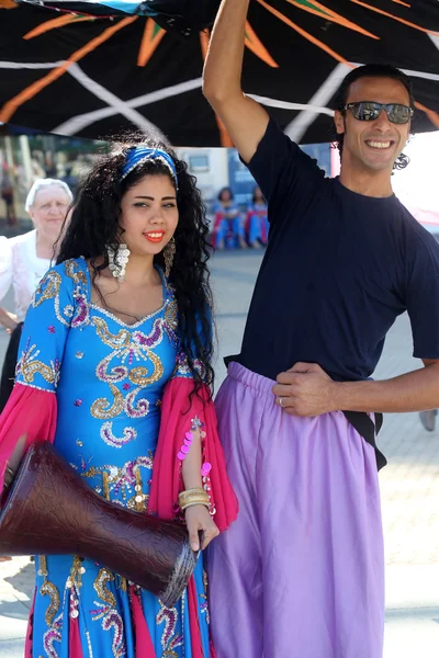 Medlemmar i grupper folk egyptiska nationella folkloren truppen från Egypten under den 48: e internationell folklorefestivalen i zagreb — Stockfoto