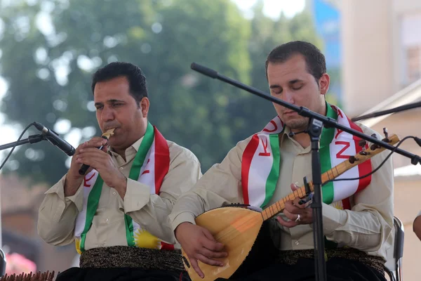 Členové lidové skupiny payiz od sulaimaniya, Irák, Kurdistán během 48 Mezinárodní folklórní festival v Záhřebu — Stock fotografie