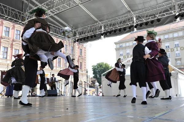 Members of folk group Casamazzagno, Gruppo folklore and Legare from Italy during the 48th International Folklore Festival in Zagreb — Stock Photo, Image