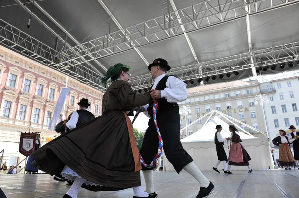 Members of folk group Casamazzagno, Gruppo folklore and Legare from Italy during the 48th International Folklore Festival in Zagreb — Stock Photo, Image