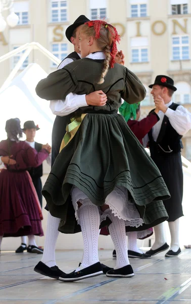 Members of folk group Casamazzagno, Gruppo folklore and Legare from Italy during the 48th International Folklore Festival in Zagreb — Stock Photo, Image