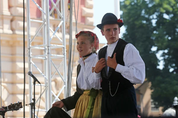 Członków Ludowej grupy casamazzagno, gruppo folkloru i legare z Włoch podczas 48 Festiwal Folklorystyczny w Zagrzebiu — Zdjęcie stockowe