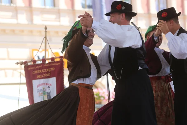 Members of folk group Casamazzagno, Gruppo folklore and Legare from Italy during the 48th International Folklore Festival in center of Zagreb — Stock Photo, Image