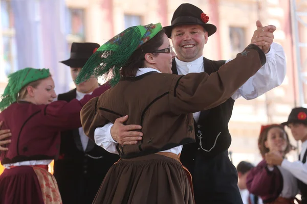 Folklor gurubu casamazzagno, gruppo folklor ve Zagreb Merkezi 48 Uluslararası Folklor Festivali sırasında İtalya'dan legare üyeleri — Stok fotoğraf
