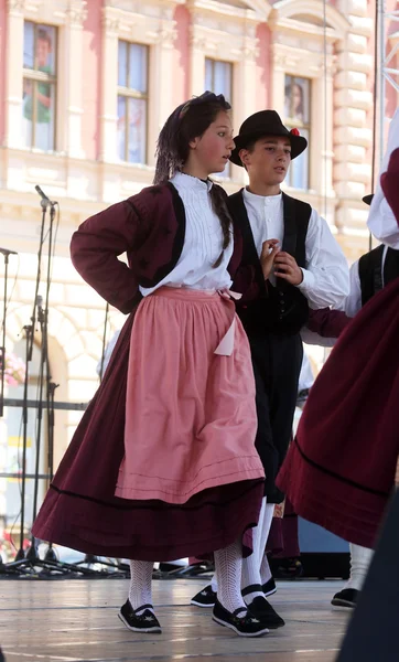 Members of folk group Casamazzagno, Gruppo folklore and Legare from Italy during the 48th International Folklore Festival in Zagreb — Stock Photo, Image