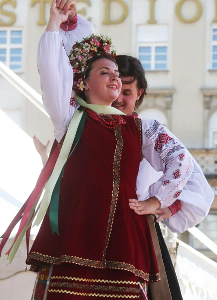 Népi csoport selkirk, manitoba, ukrán tánc együttes troyanda Kanadából alatt Zágráb 48 nemzetközi folklór fesztivál — Stock Fotó