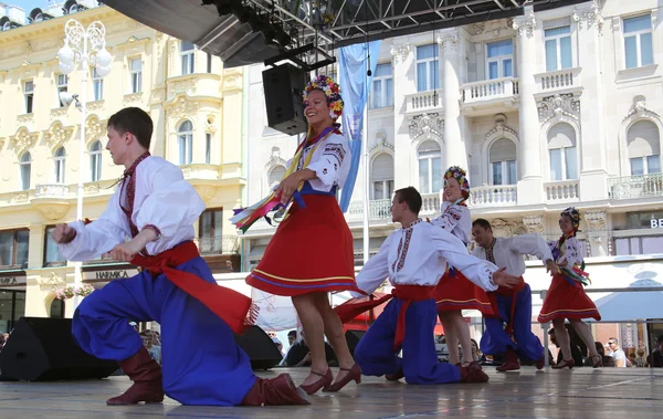 Selkirk, manitoba, Kanada Ukrayna dance ensemble troyanda Zagreb 48 Uluslararası Folklor Festivali sırasında grup üyeleri halk — Stok fotoğraf