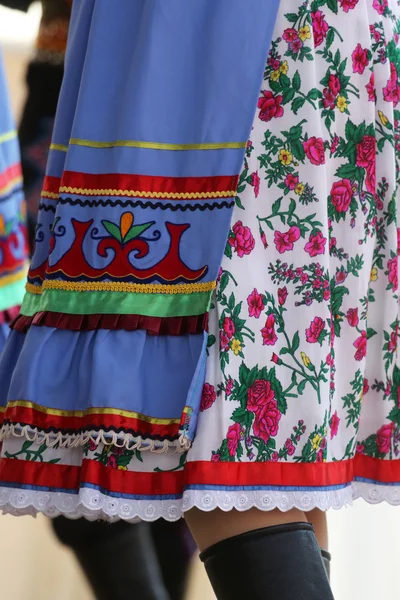 Medlemmar av folk grupp edmonton (alberta), ukrainska dansare viter från Kanada under 48 internationell folklore festival i zagreb — Stockfoto