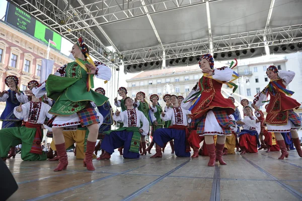 Grup üyeleri halk edmonton (alberta), Kanada Ukrayna dansçılar viter 48 Uluslararası Folklor Festivali, zagreb — Stok fotoğraf