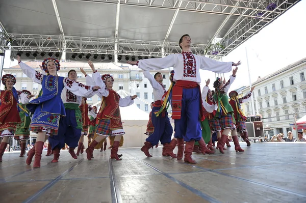 Members of folk group Edmonton (Alberta), Ukrainian dancers Viter from Canada during the 48th International Folklore Festival in Zagreb — Stock Photo, Image