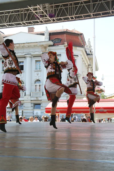 Leden van folk groep edmonton (alberta), Oekraïens dansers viter uit canada tijdens de 48ste internationale folklore festival in zagreb — Stockfoto