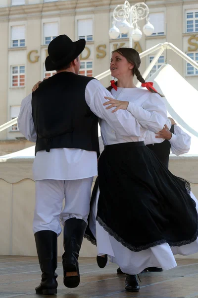 Members of folk groups St. Jerome from Strigova, Croatia during the 48th International Folklore Festival in Zagreb — Stock Photo, Image