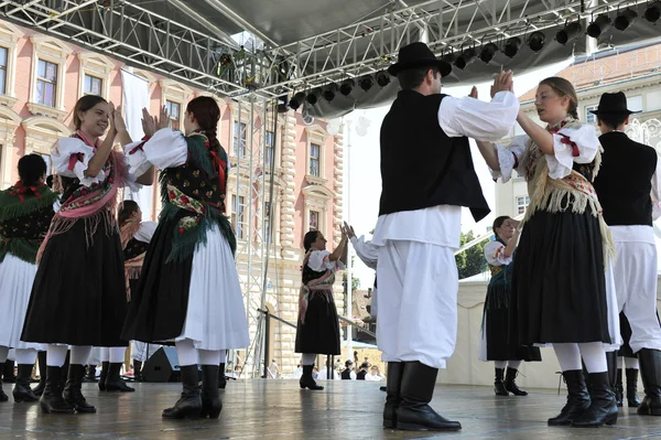 Members of folk groups from Sveta Marija, Croatia during the 48th International Folklore Festival in Zagreb — Stock Photo, Image