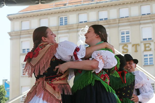 Members of folk groups from Sveta Marija, Croatia during the 48th International Folklore Festival in center of Zagreb — Stock Photo, Image