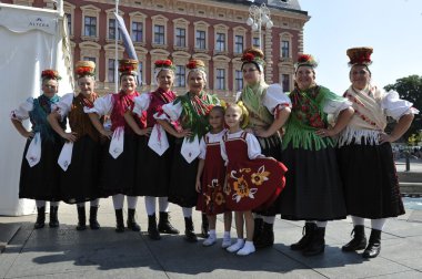Grup üyeleri halk selacka sloga nedelisce, Hırvatistan Zagreb 48 Uluslararası Folklor Festivali sırasında gelen