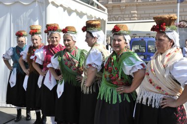 Grup üyeleri halk selacka sloga nedelisce, Hırvatistan Zagreb 48 Uluslararası Folklor Festivali sırasında gelen