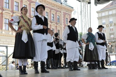Grup üyeleri halk selacka sloga nedelisce, Hırvatistan Zagreb 48 Uluslararası Folklor Festivali sırasında gelen