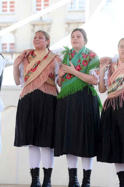 Miembros de grupos folclóricos de Sveta Marija, Croacia durante el 48º Festival Internacional de Folclore en Zagreb —  Fotos de Stock