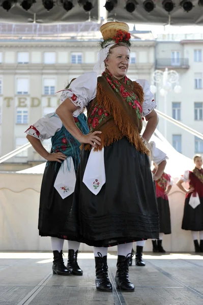 Nép, tagok csoport selacka sloga a nedelisce, Horvátország-48 a nemzetközi folklór Fesztivál, Zágráb — Stock Fotó