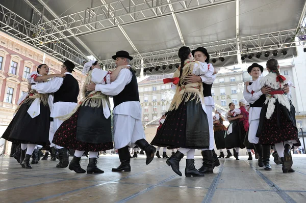 Μέλη της Λαϊκής ομάδας sloga selacka από nedelisce, Κροατία κατά τη διάρκεια το 48ο Διεθνές Φολκλορικό Φεστιβάλ στο Ζάγκρεμπ — Φωτογραφία Αρχείου